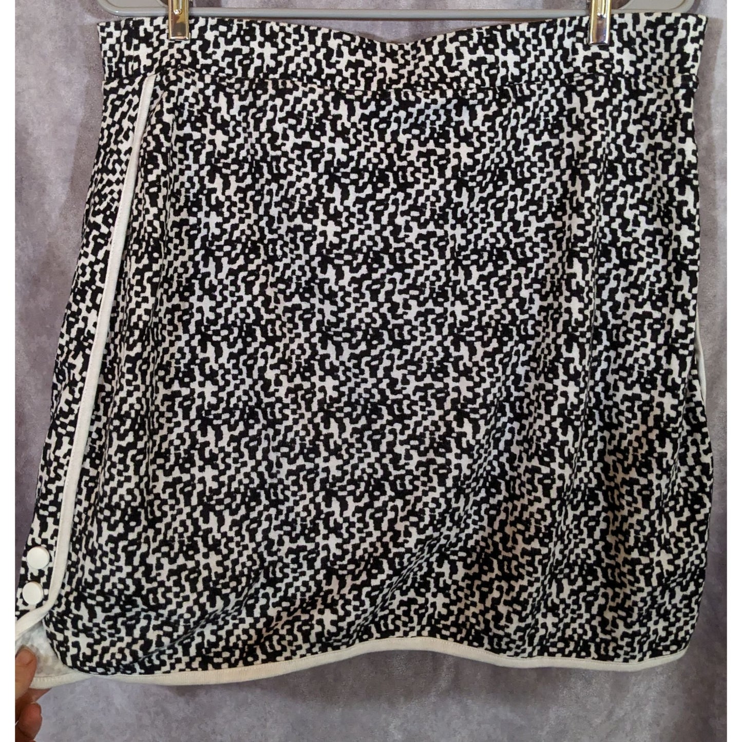 Sporty Jones New York Black & White Abstract Print Skort With Button Accents