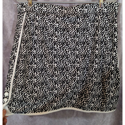 Sporty Jones New York Black & White Abstract Print Skort With Button Accents