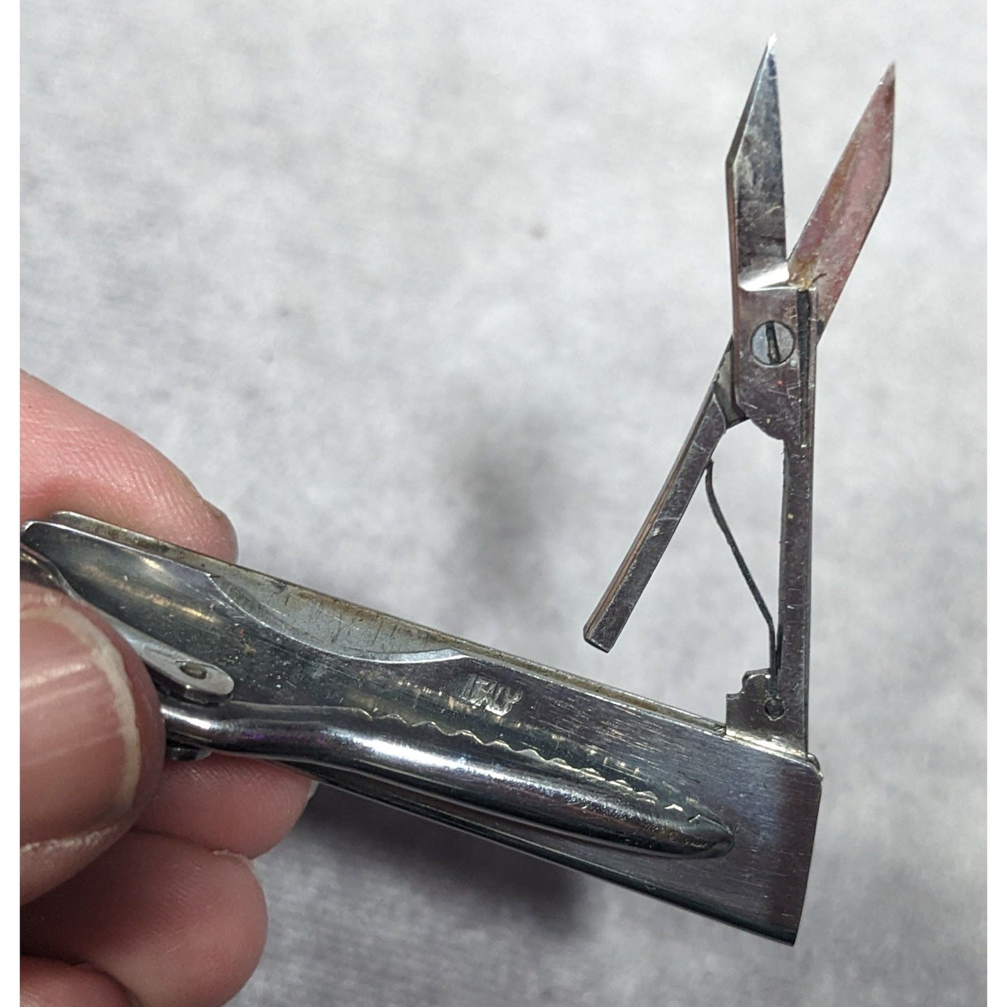 Vintage Italian Silver Tone Textured Tie Clip With Retractable Scissors