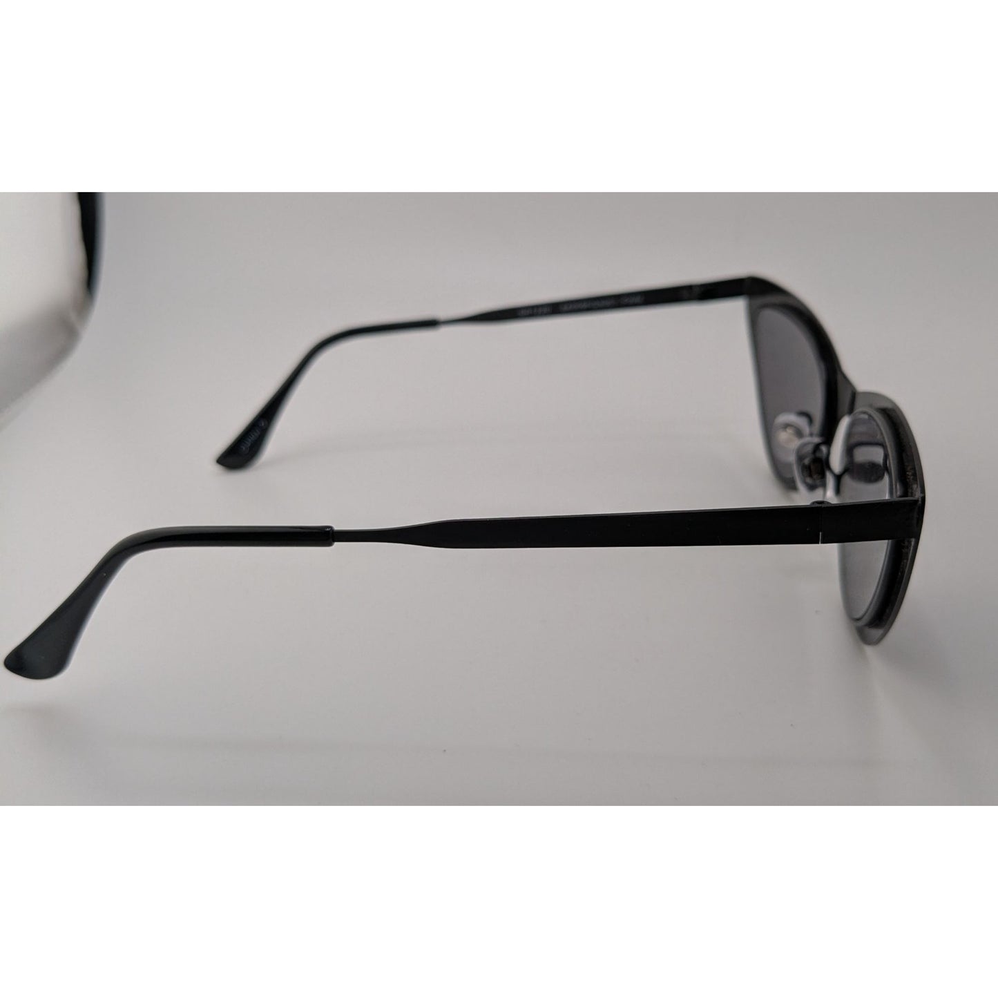 Foster Grant Womens Cat-Eye Sunglasses Black Frame Dark Lenses