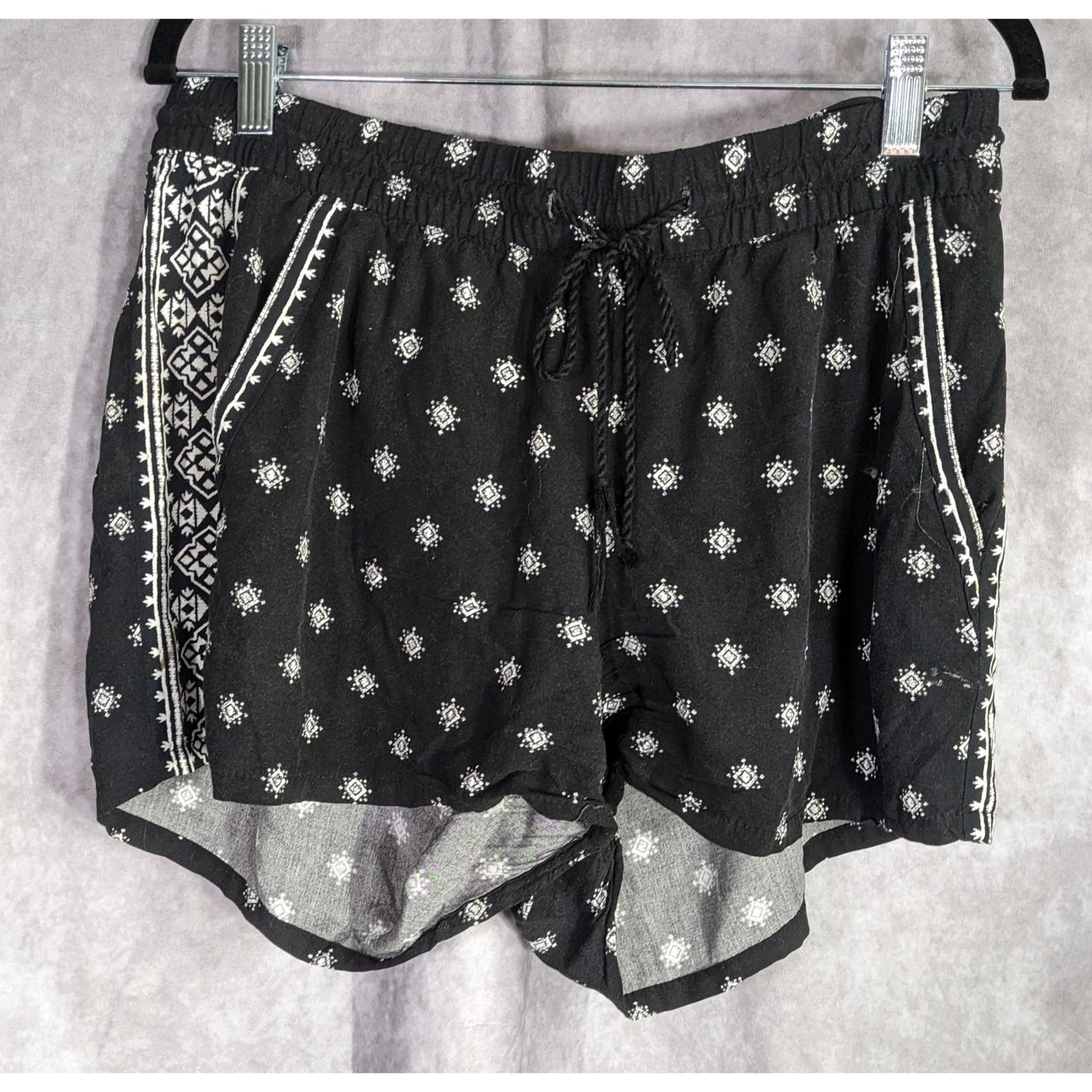 Old Navy Womens Boho Black & White Printed Shorts