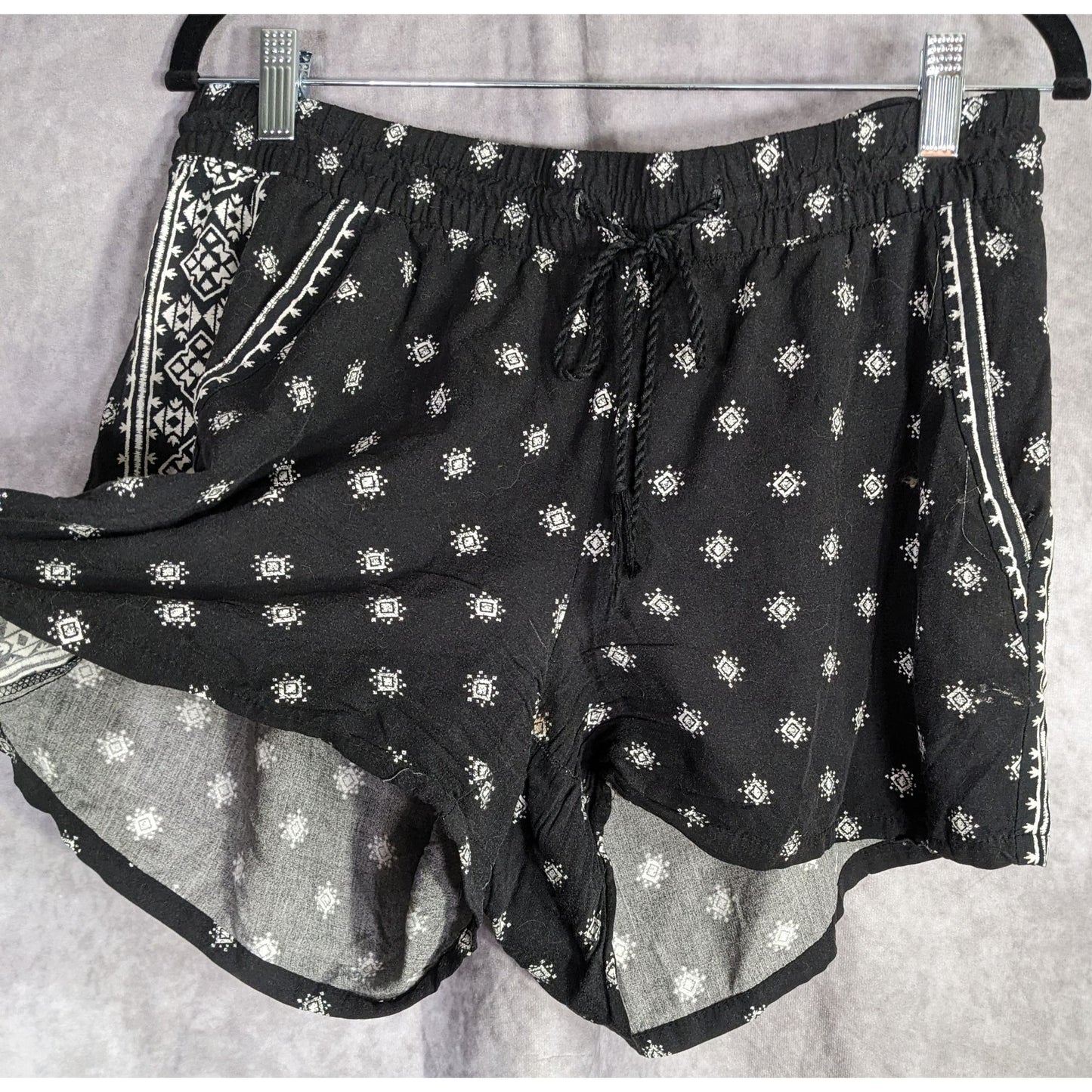 Old Navy Womens Boho Black & White Printed Shorts