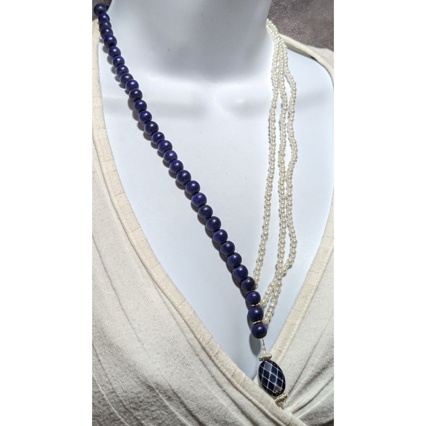 Blue And White Wood Pearl Beaded Necklae