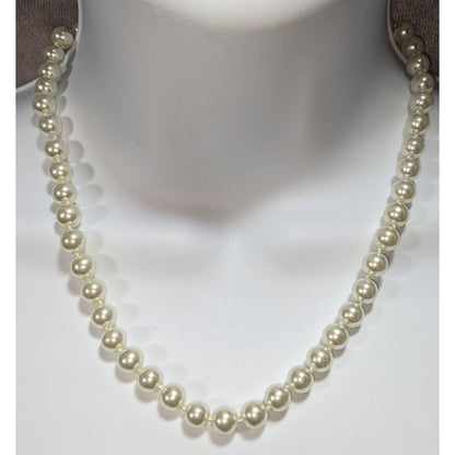 Vintage Classic Glass Pearl Cream Single Strand Necklace 18 Inch Like New