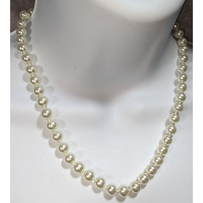 Vintage Classic Glass Pearl Cream Single Strand Necklace 18 Inch Like New