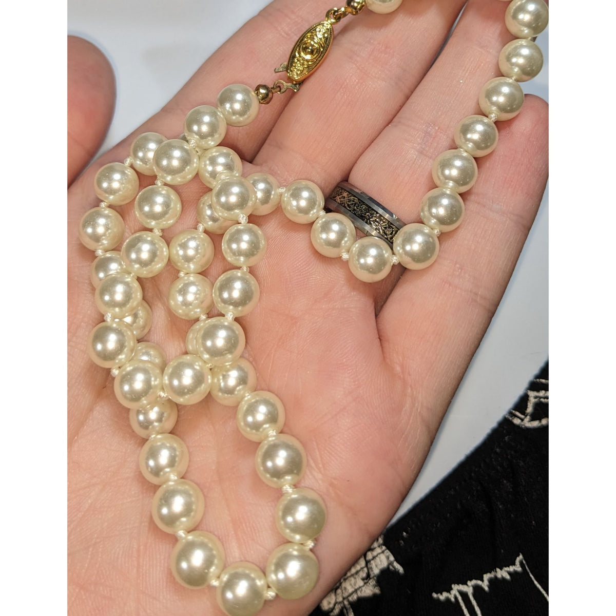 Vintage Classic Glass Pearl Cream Single Strand Necklace 18 Inch Like New