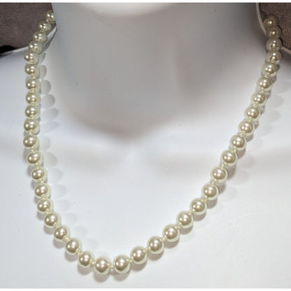 Vintage Classic Glass Pearl Cream Single Strand Necklace 18 Inch Like New