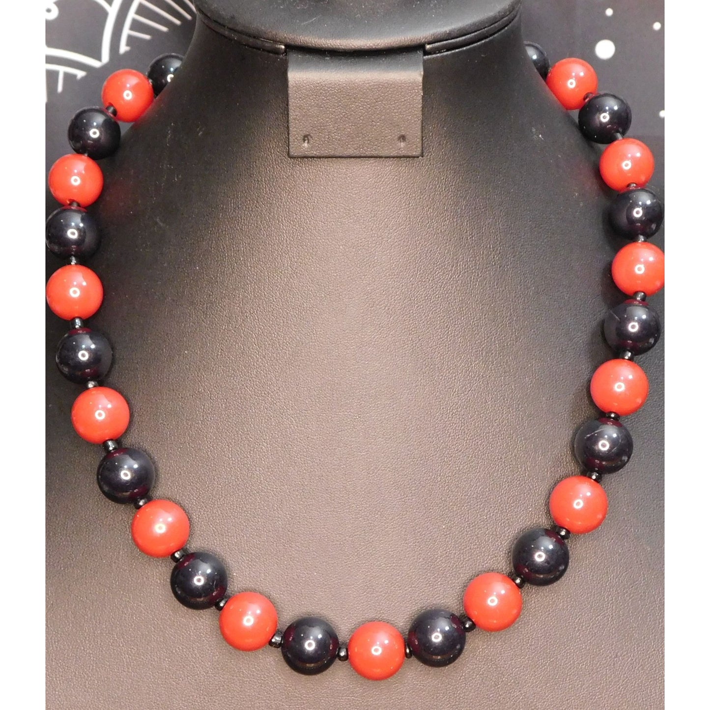 Retro Chunky Black And Red Beaded Necklace