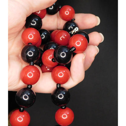 Retro Chunky Black And Red Beaded Necklace
