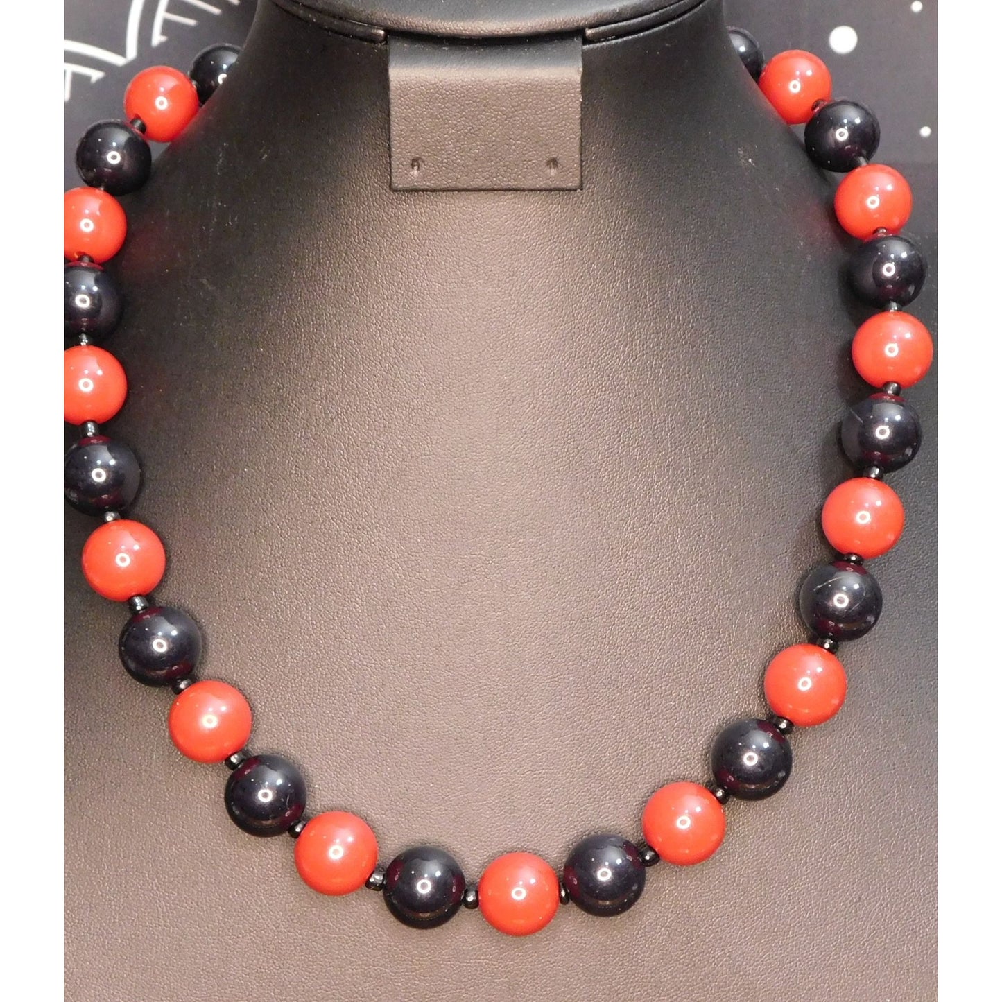Retro Chunky Black And Red Beaded Necklace
