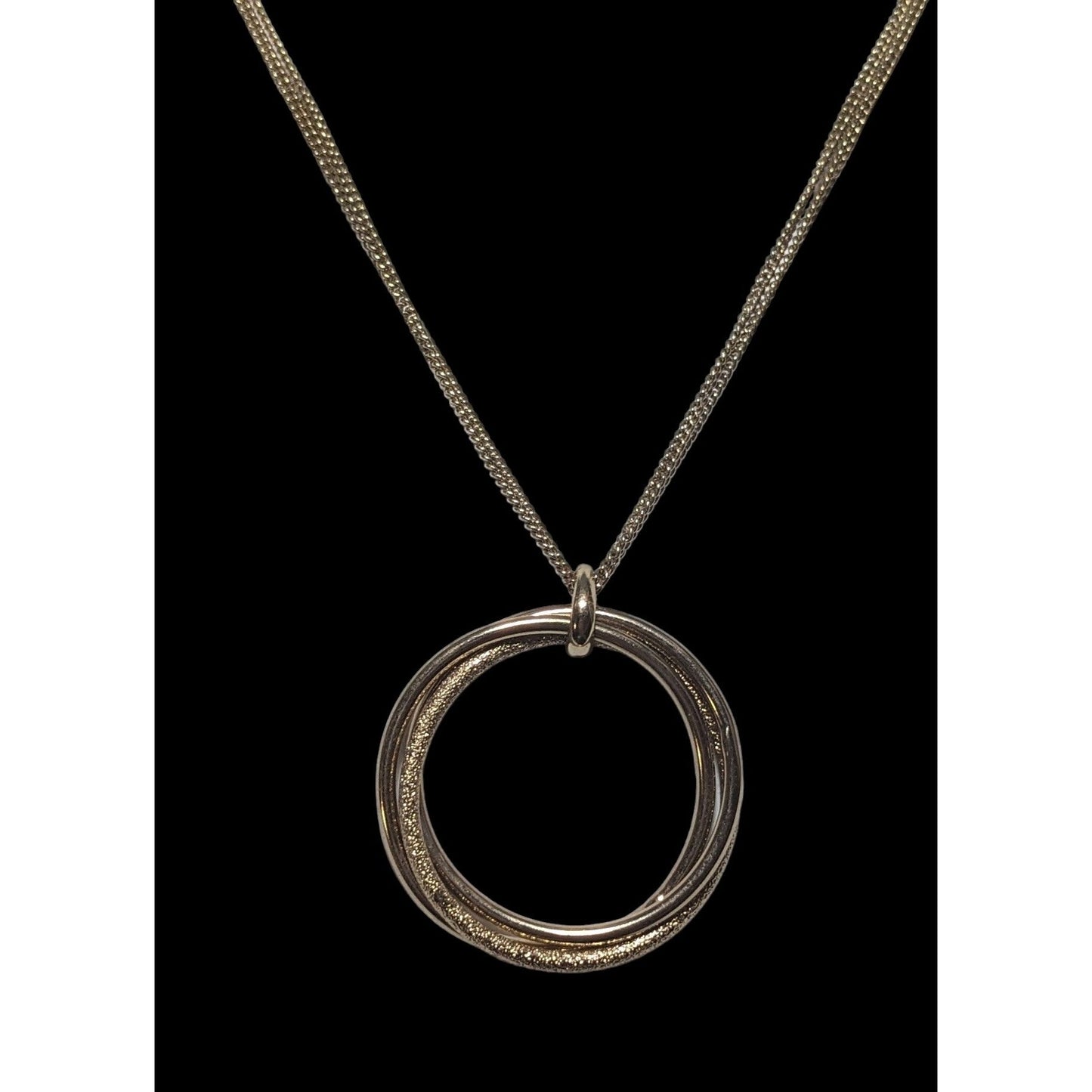 Gold Interlocking Circles Pendant Necklace