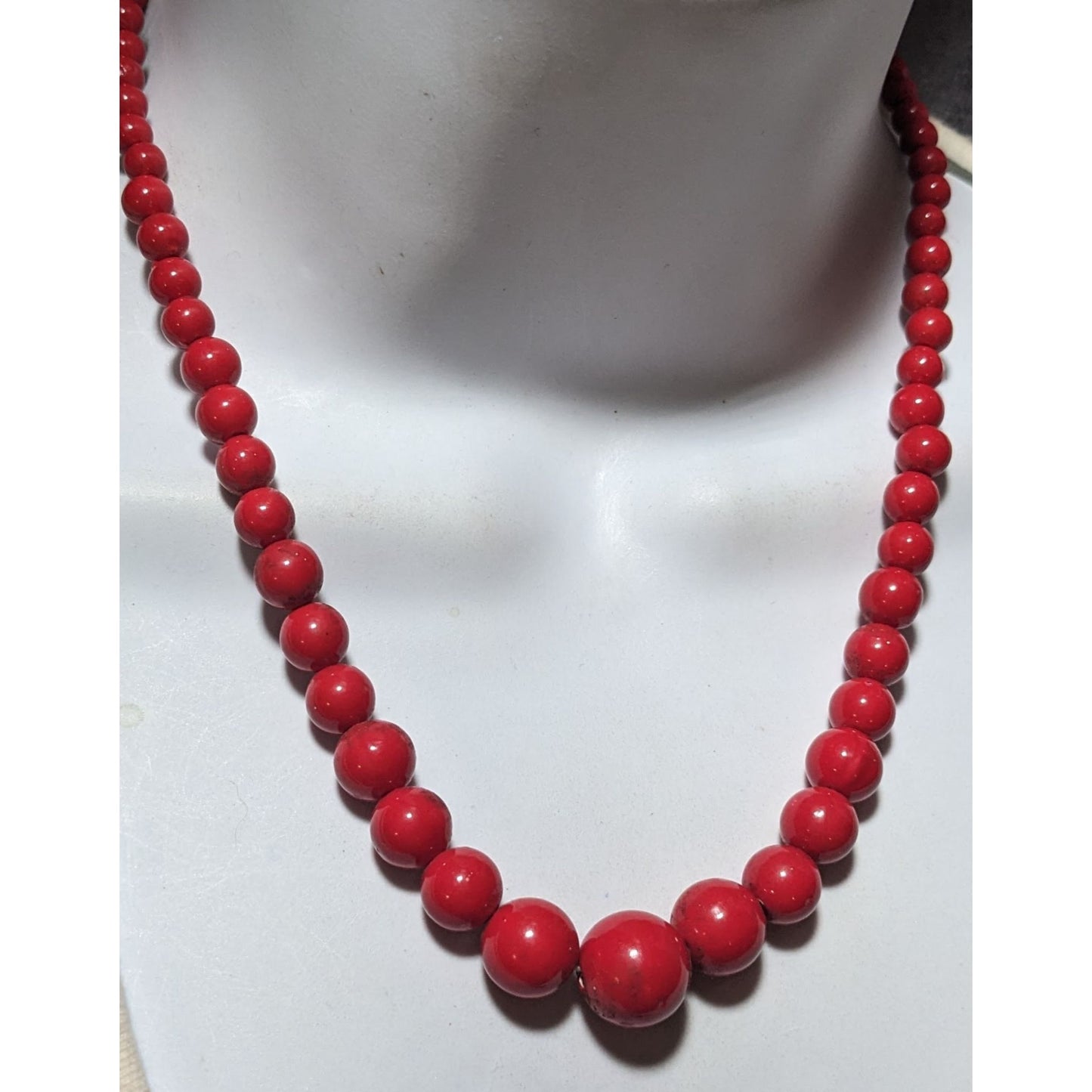 Simple Red Graduated Round Bead Necklace