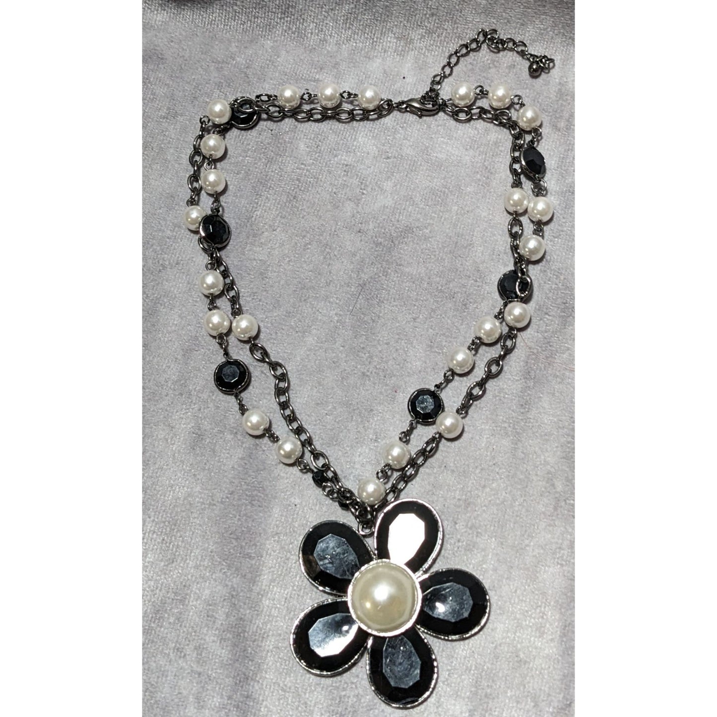 Mod Pearl Flower Necklace