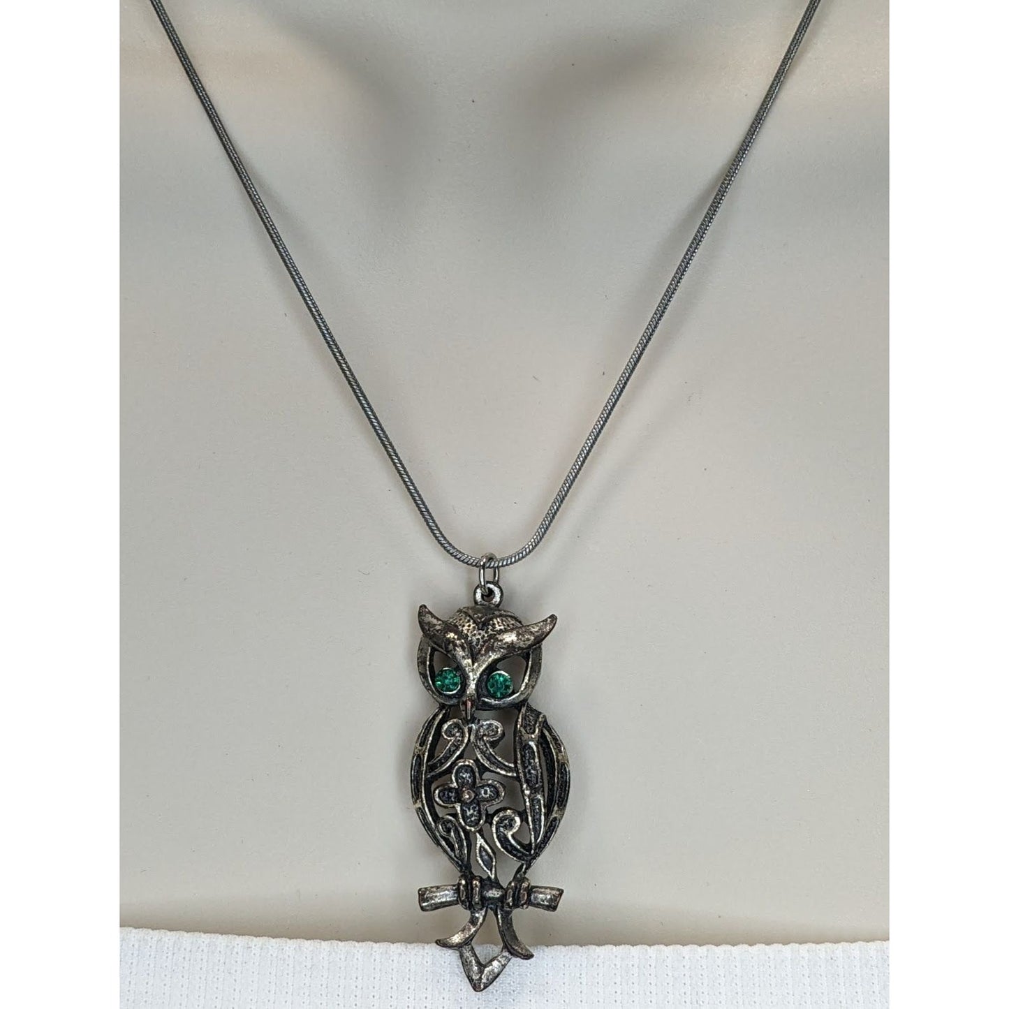 Vintage Witchy Whimsigoth Silver Tone Owl Pendant Necklace With Green Gem Eyes