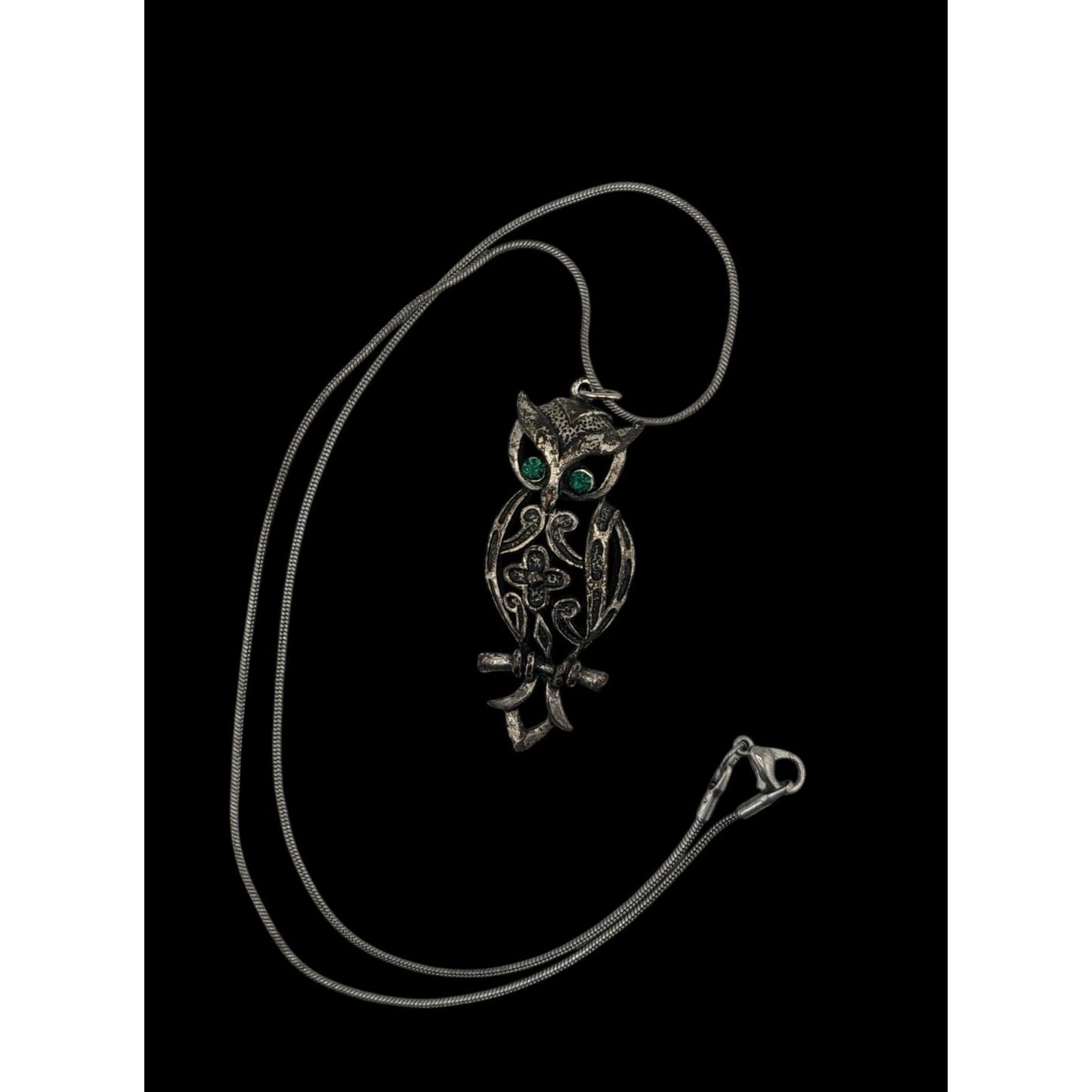 Vintage Witchy Whimsigoth Silver Tone Owl Pendant Necklace With Green Gem Eyes