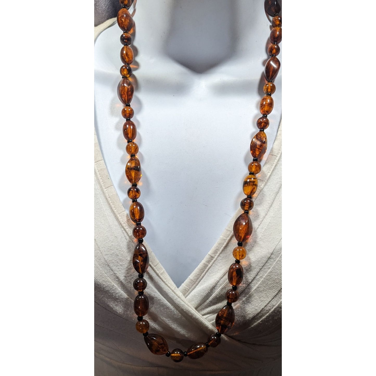 Retro Faux Amber Acrylic Beaded  Necklace