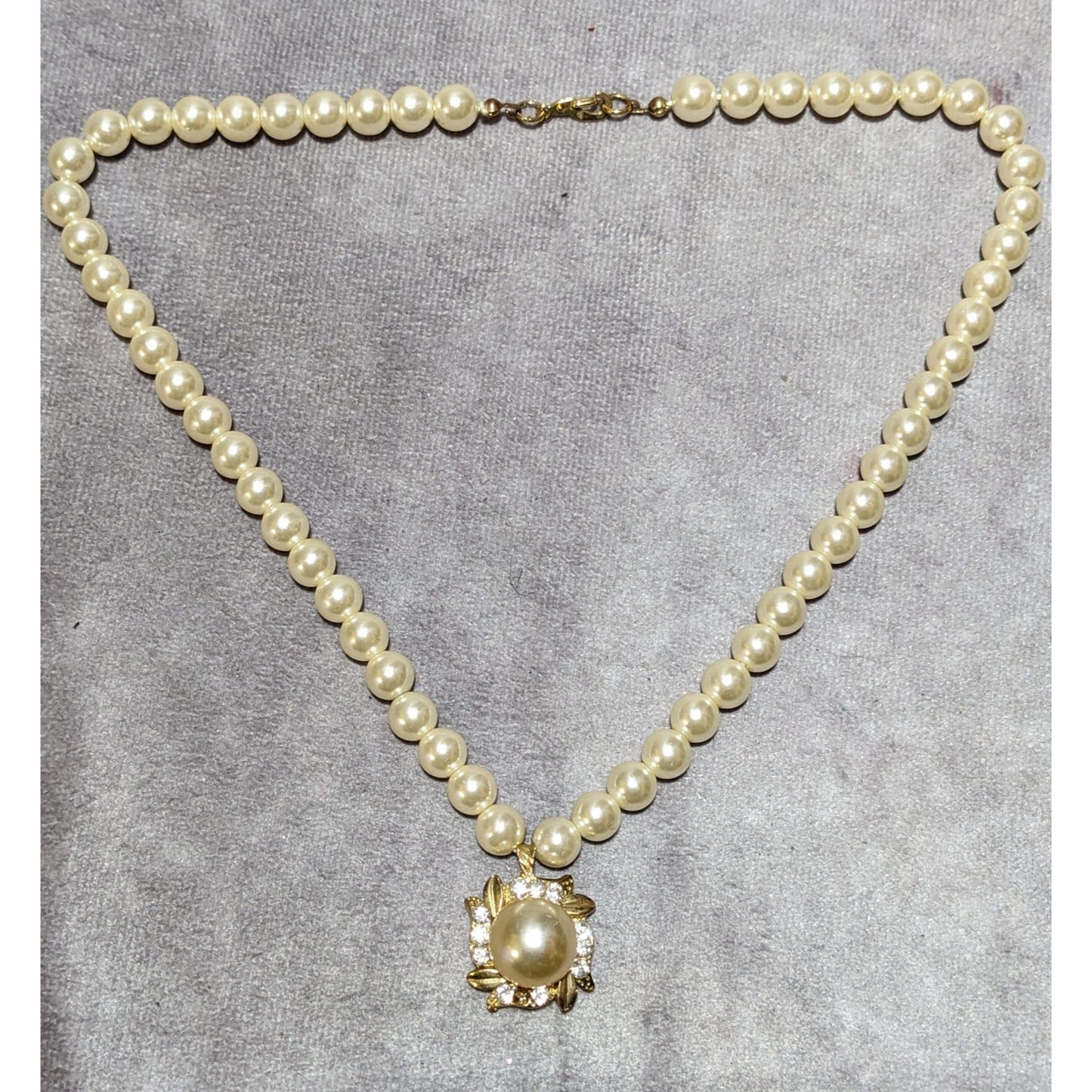 Vintage Floral Gold Pearl Rhinestone Pendant Necklace