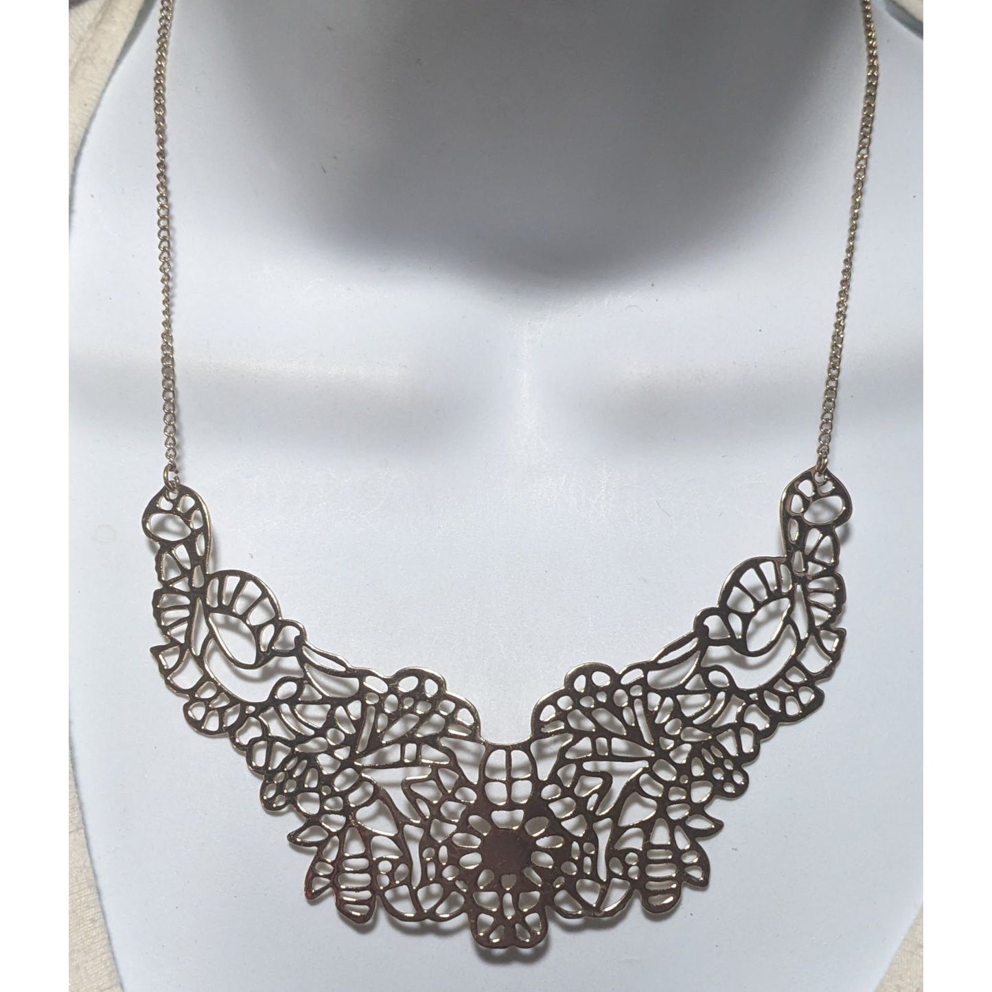 Elegant Floral Gold Cutout Necklace