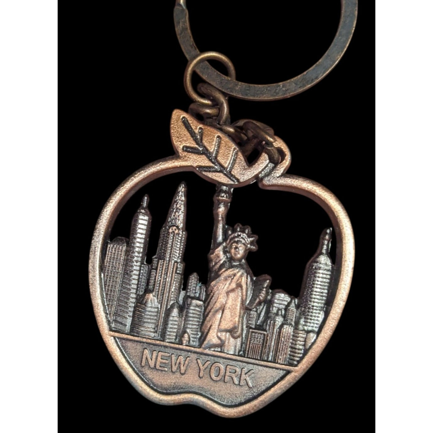 Retro NYC New York Apple Souvenir Keychain Statue of Liberty Skyline