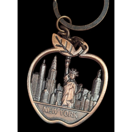 Retro NYC New York Apple Souvenir Keychain Statue of Liberty Skyline