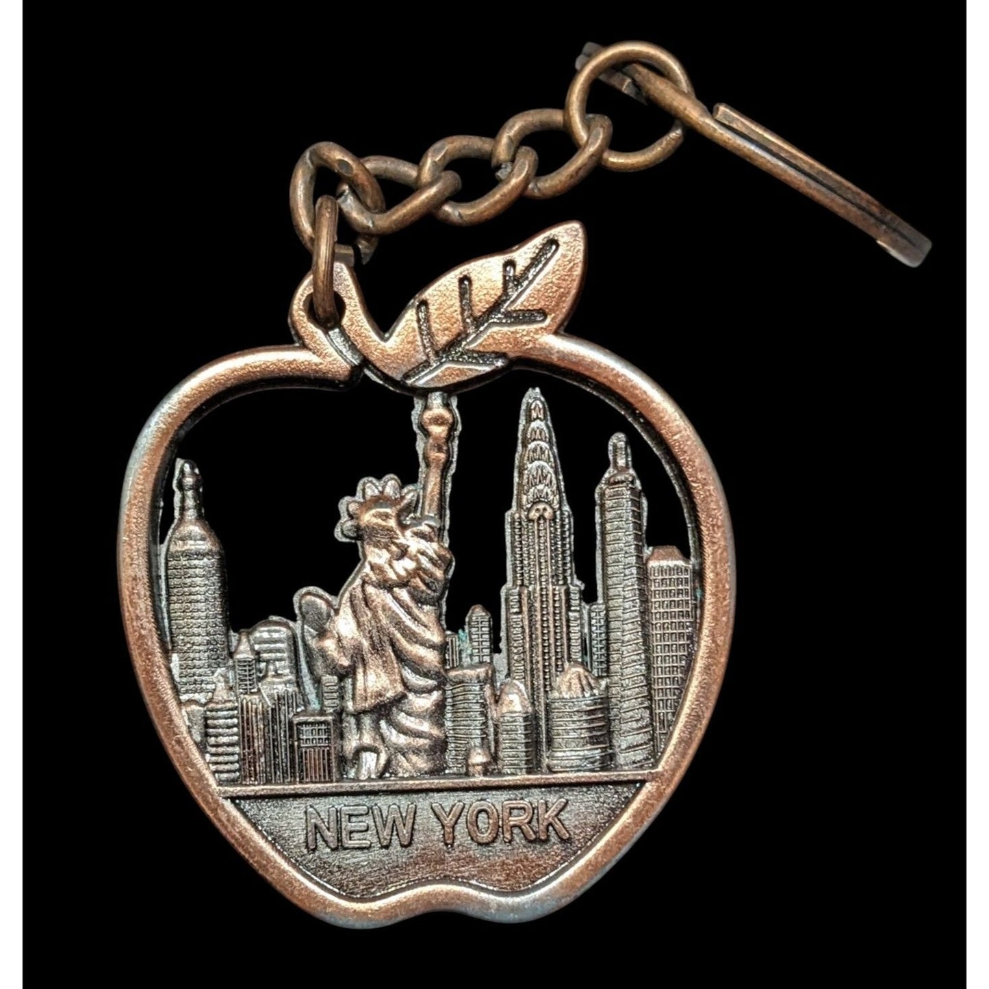 Retro NYC New York Apple Souvenir Keychain Statue of Liberty Skyline