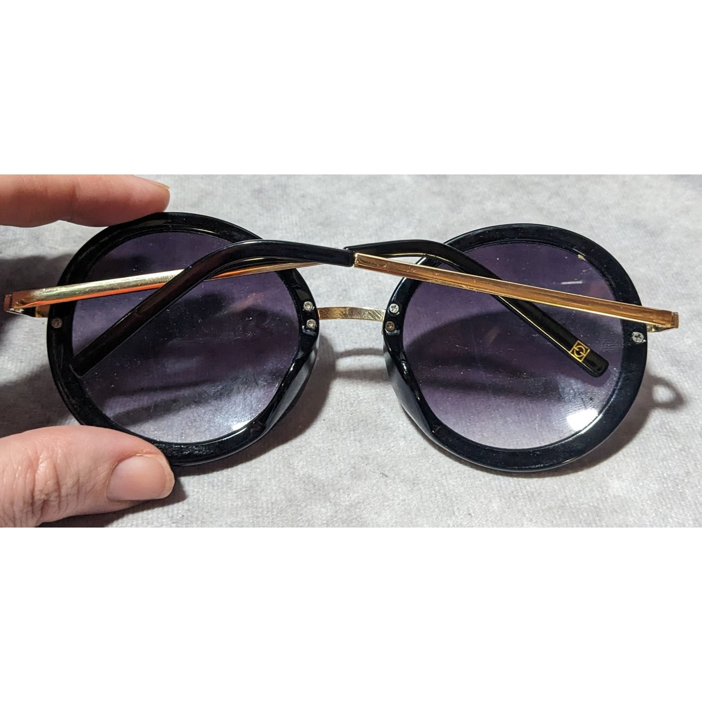 Foster Grant Tyra Vintage Retro Round Sunglasses