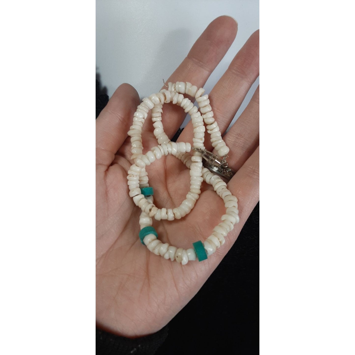 Vintage 90s Beachy White Puka  Shell Beaded Necklace With Turquoise Tone Accents