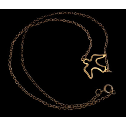 Minimalist Dove Pendant Necklace With Delicate Chain