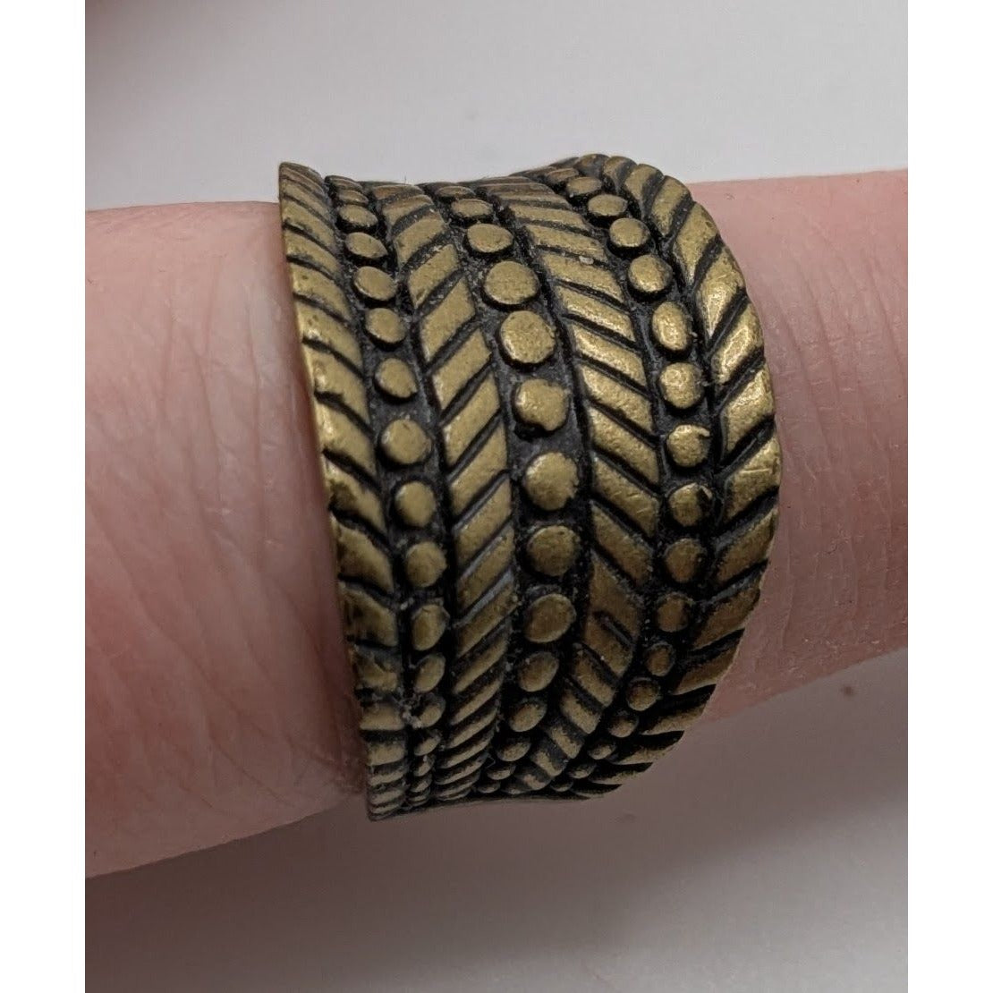 Vintage Lia Sophia "Rattan" Brass-Tone Wide Band Ring Size 9.75