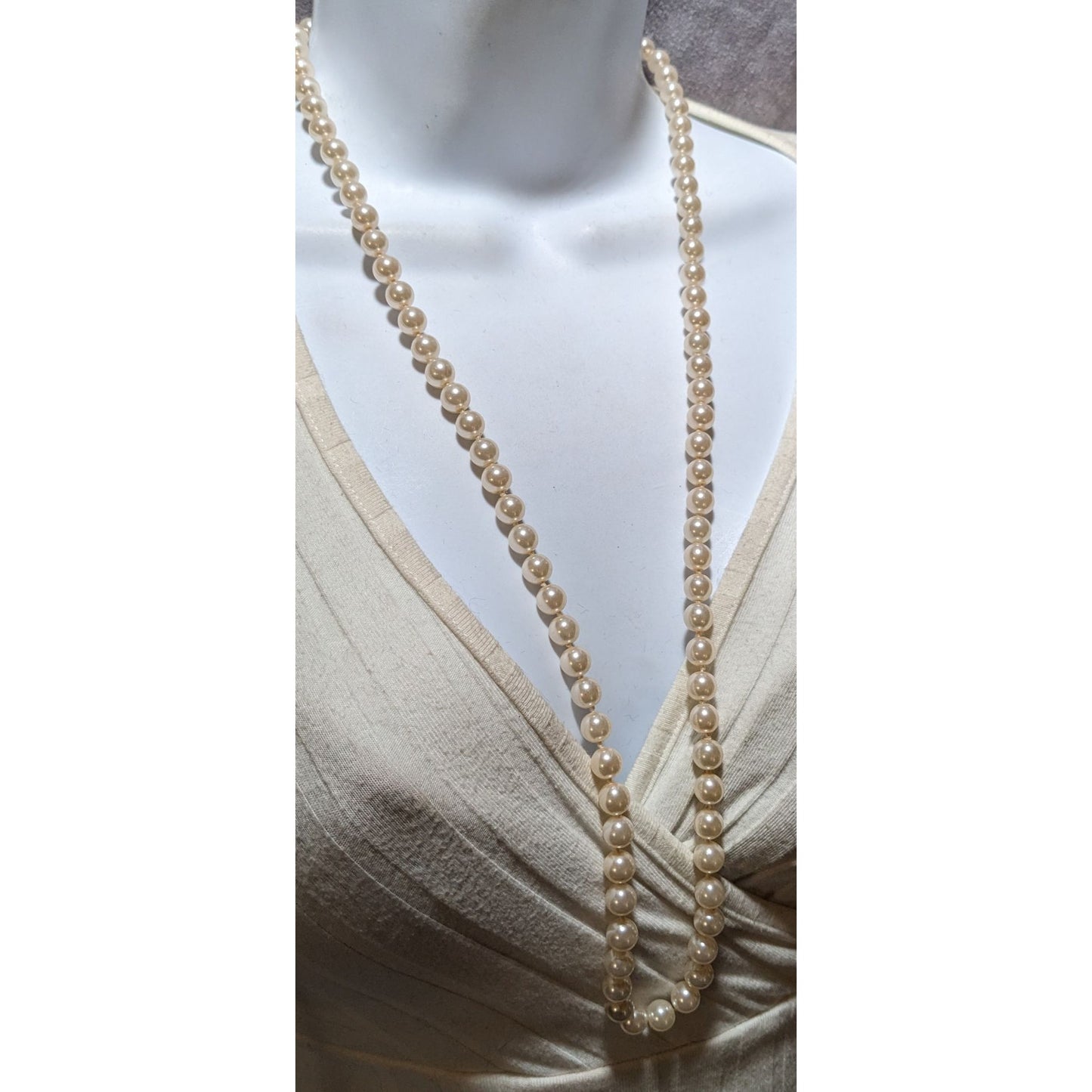 Elegant Midcentury Glass Pearl  Necklace