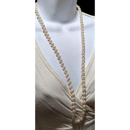 Elegant Midcentury Glass Pearl  Necklace