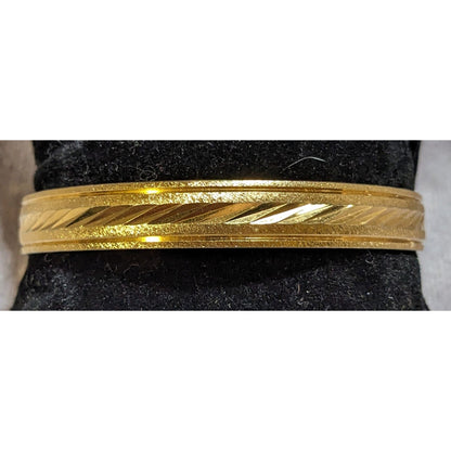 Vintage Classic Luxe Trifari Gold Tone Engraved Hinged Bangle Bracelet