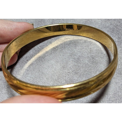 Vintage Classic Luxe Trifari Gold Tone Engraved Hinged Bangle Bracelet