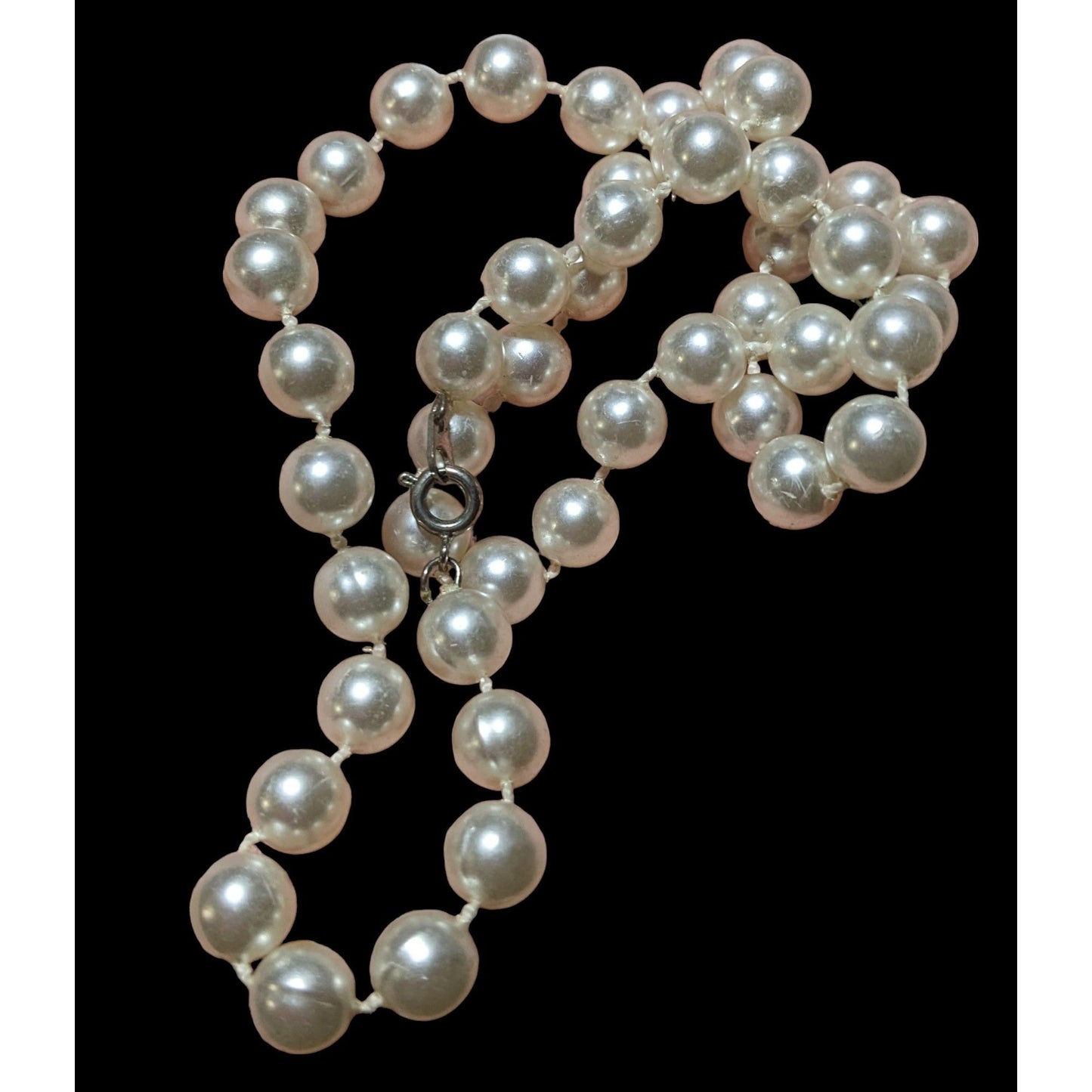 Simple Elegant White Faux Pearl Necklace