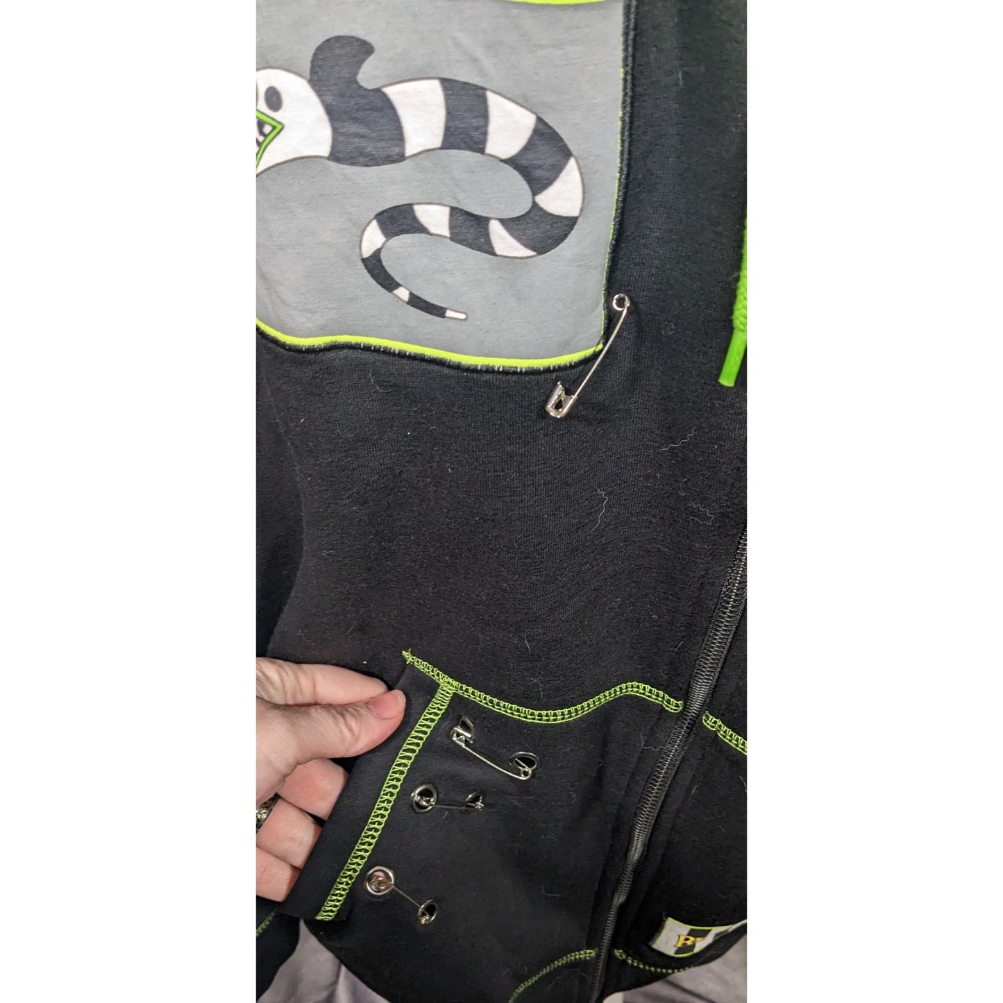 Beetlejuice Gothic Punk Safety Pins And Patches Full Zip Hoodie Size XL