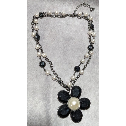 Mod Pearl Flower Necklace