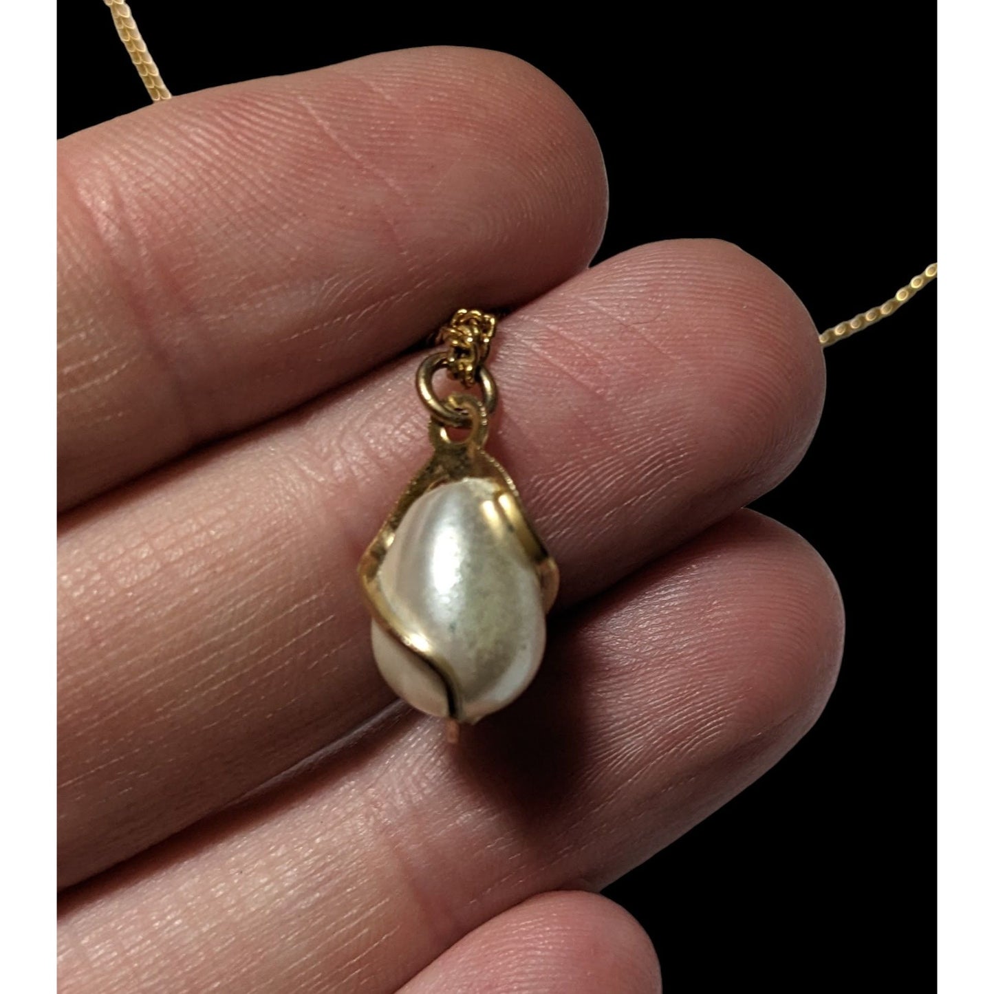 Elegant Swirl Wrapped Pearl Pendant Necklace