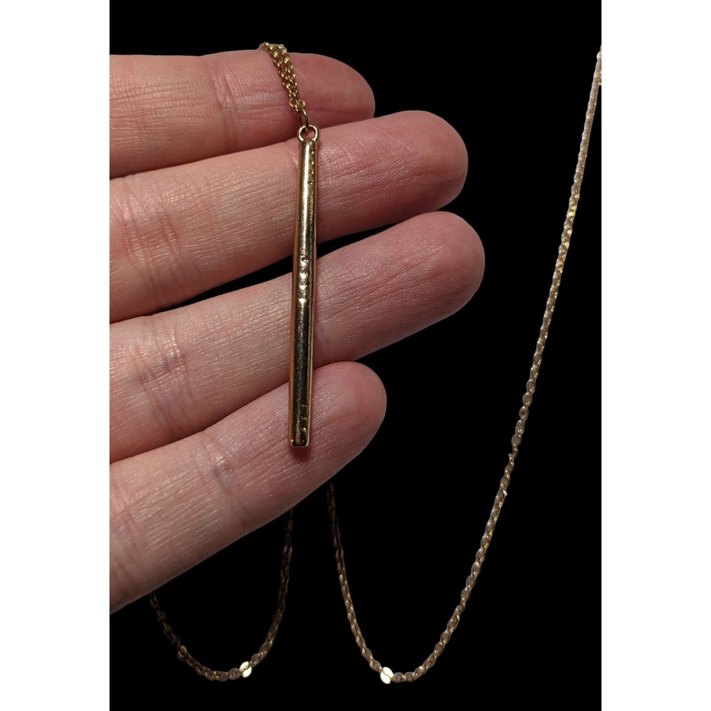 Minimalist Golden Etched Pillar Necklace