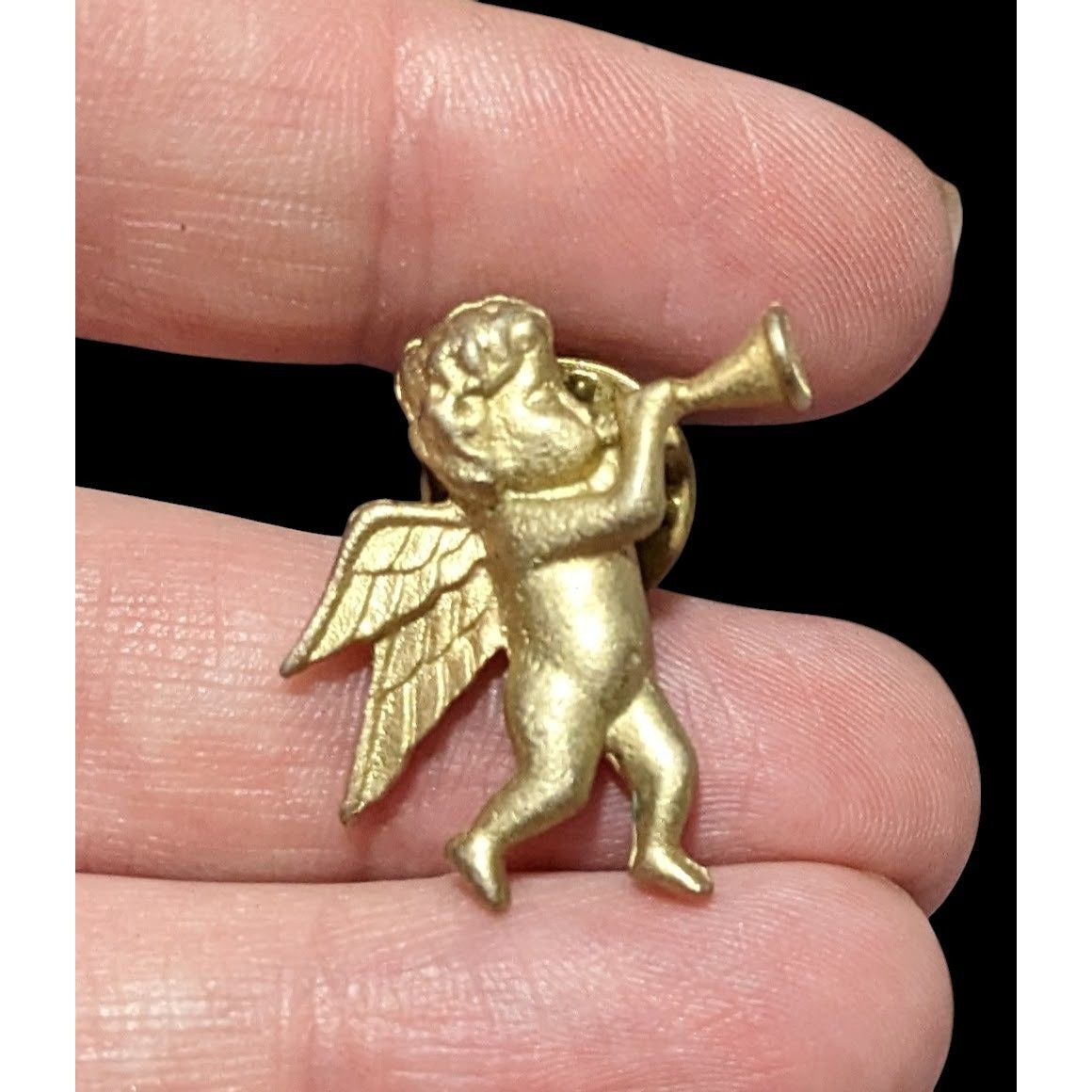 Vintage Gold Tone Trumpeting Cherub Lapel Pin