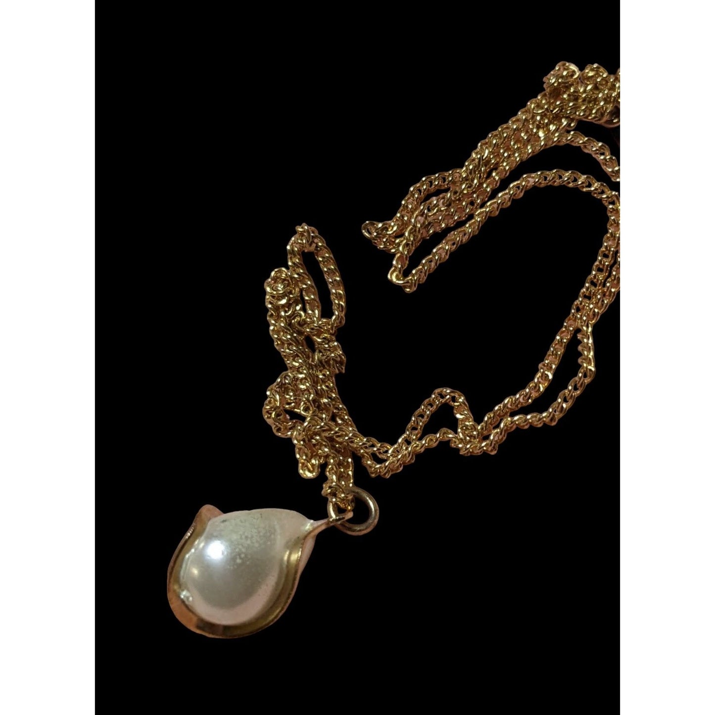 Elegant Swirl Wrapped Pearl Pendant Necklace