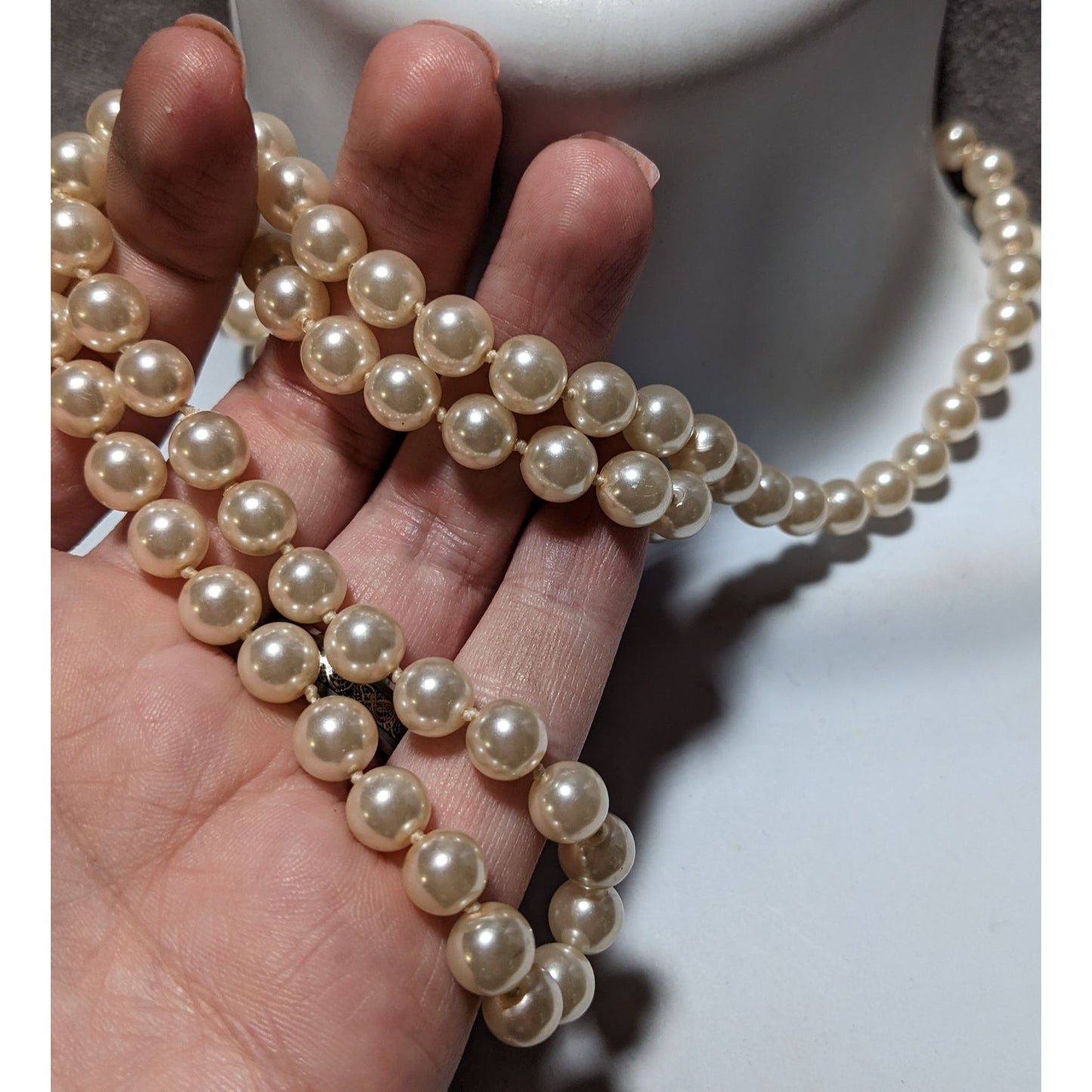 Elegant Midcentury Glass Pearl  Necklace