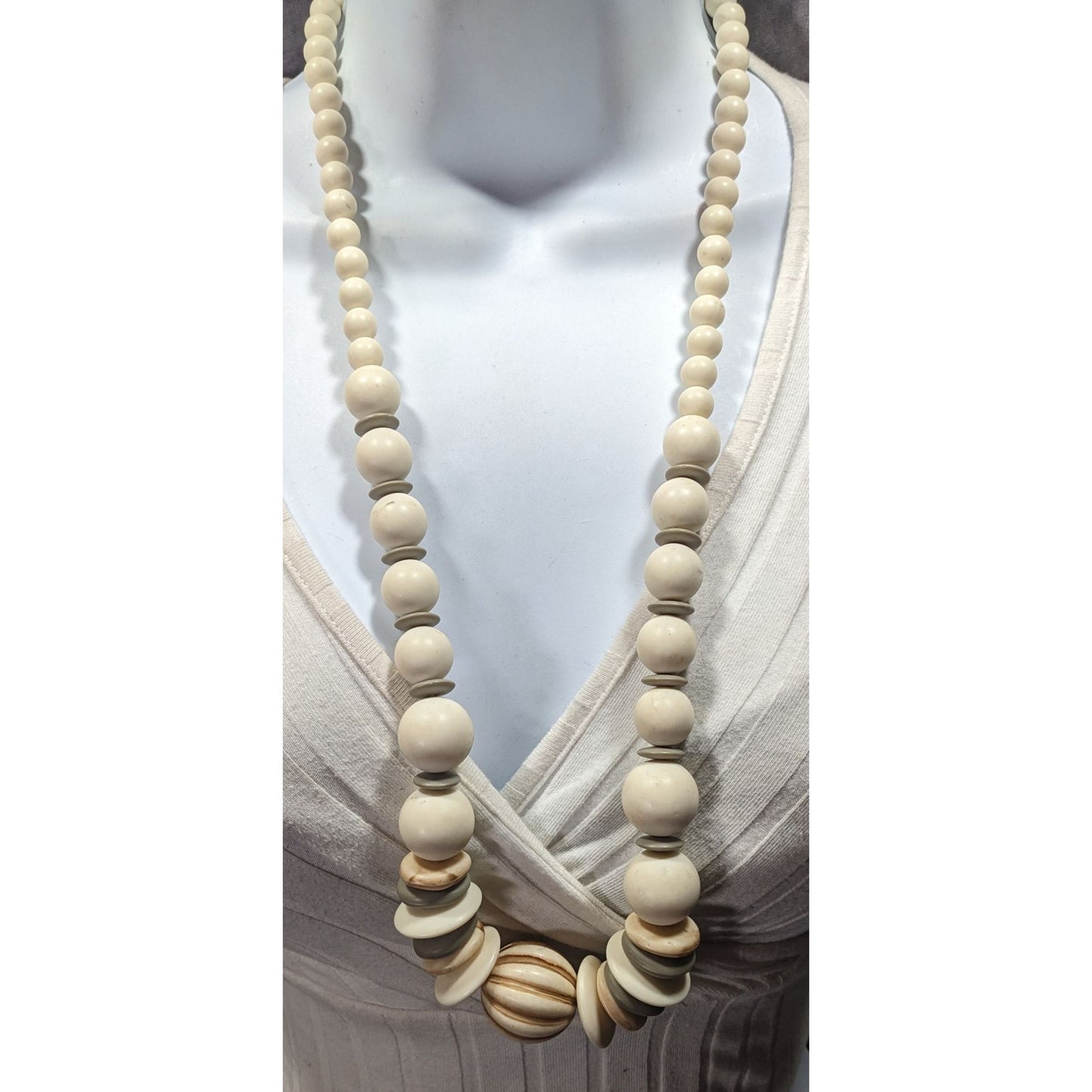 Vintage Cream And Grey Lucite Beaded Necklace