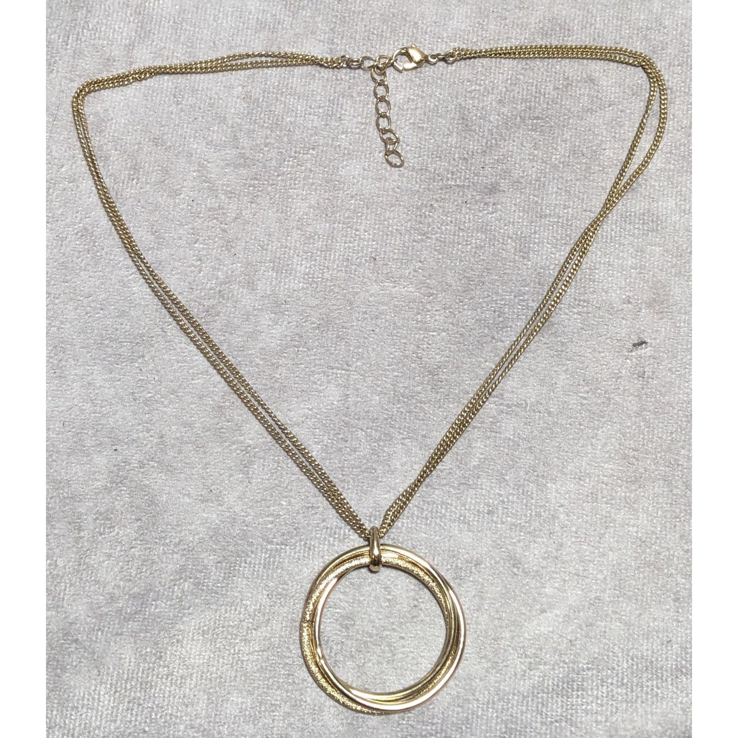 Gold Interlocking Circles Pendant Necklace