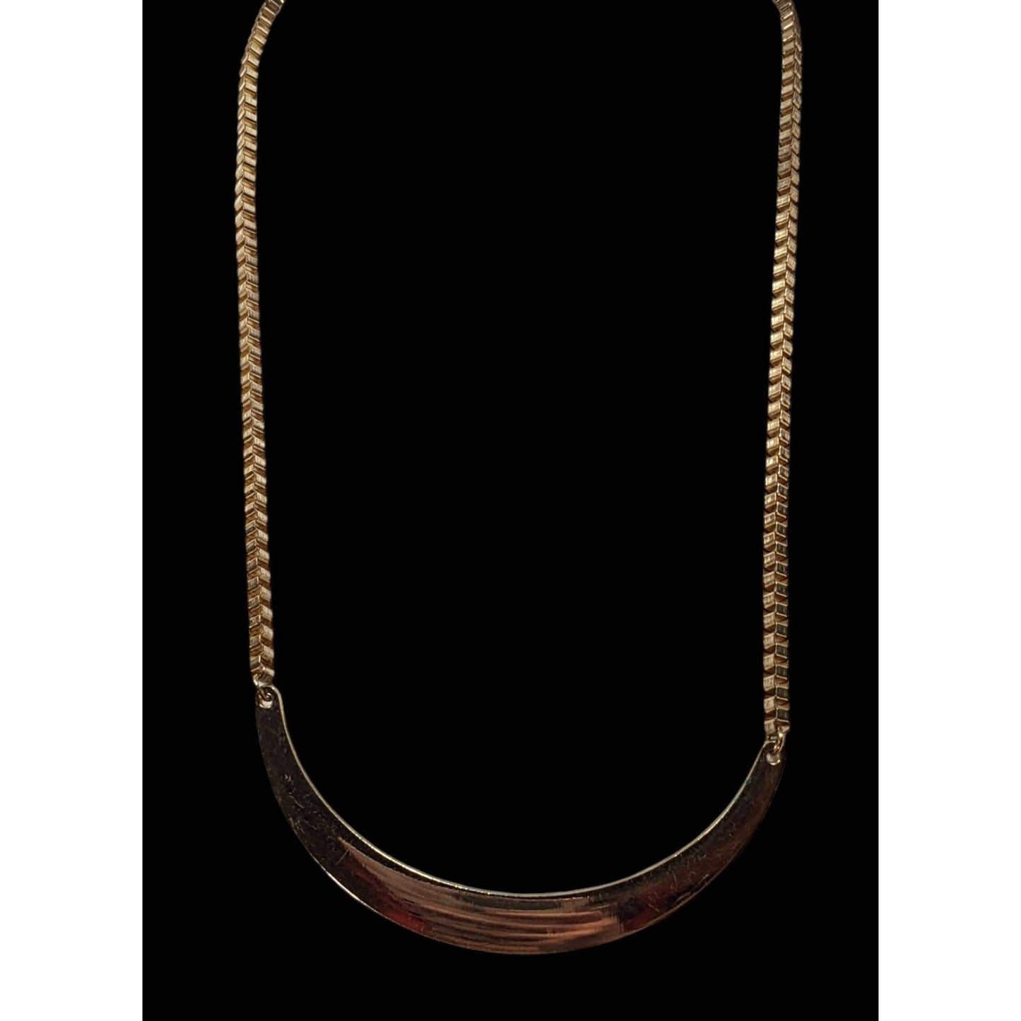 Retro Glam Box Chain Curved Plate Gold Tone Pendant Necklace