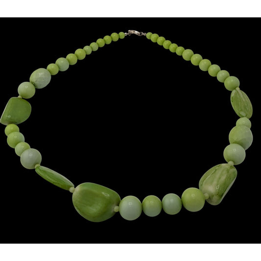 Vintage Retro Chunky Green Beaded Necklace