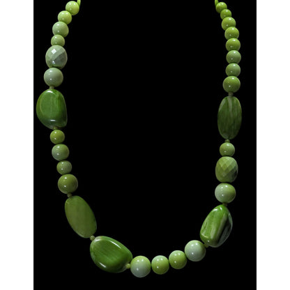 Vintage Retro Chunky Green Beaded Necklace
