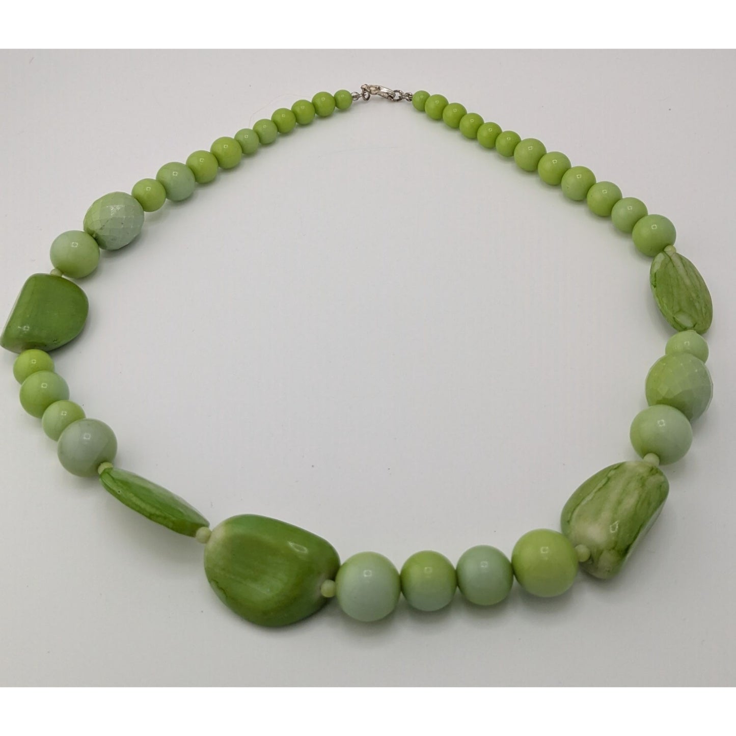 Vintage Retro Chunky Green Beaded Necklace