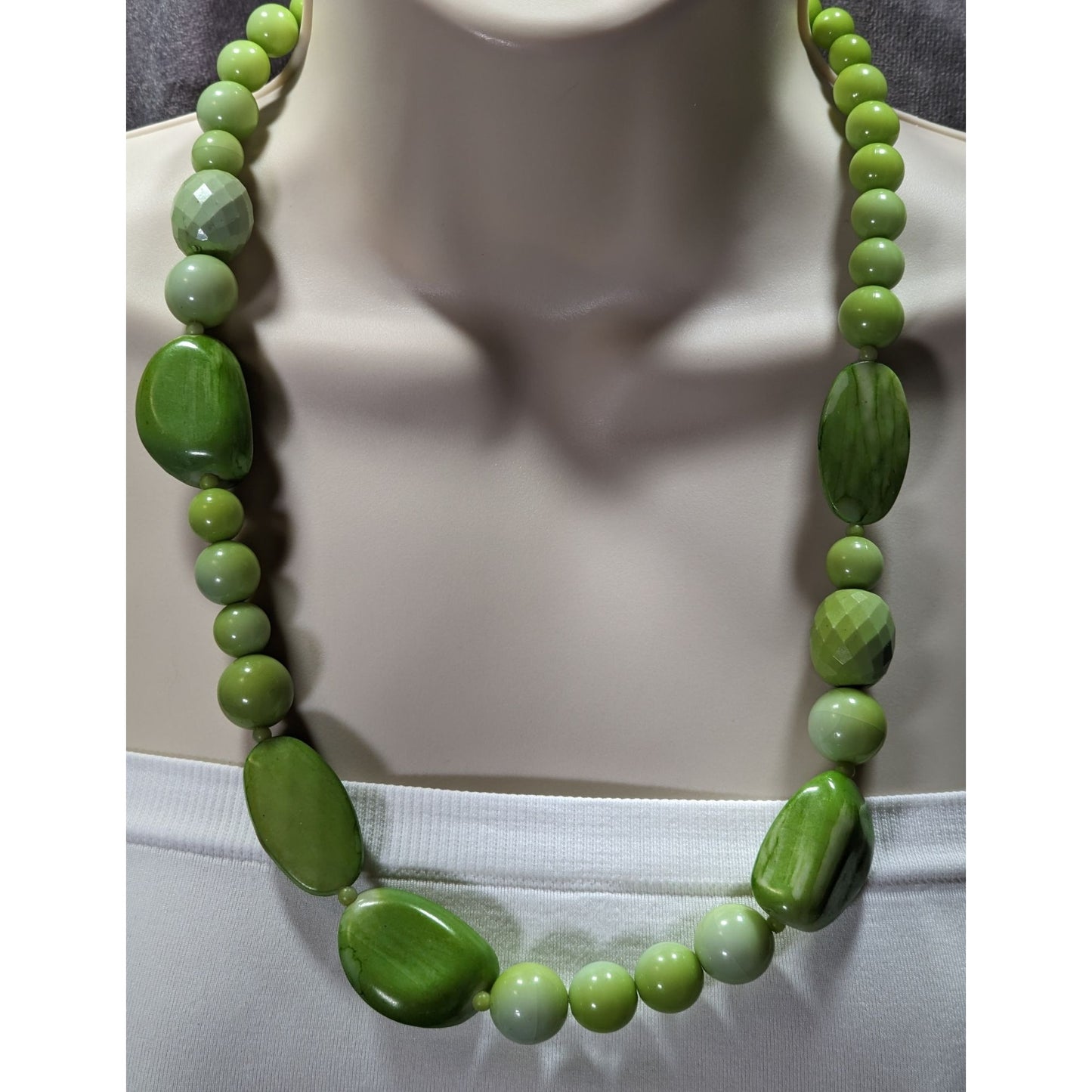 Vintage Retro Chunky Green Beaded Necklace