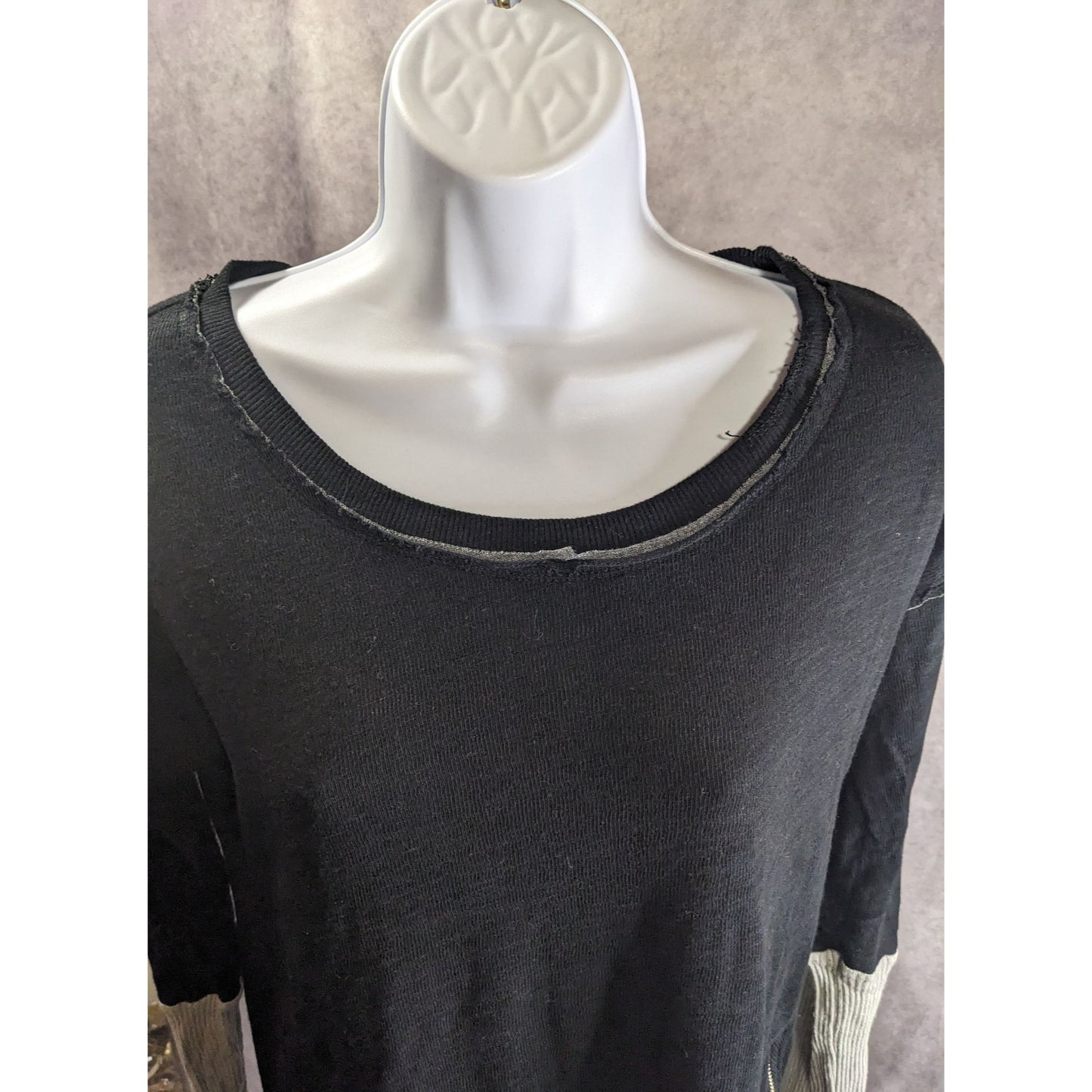 Americanable Black Grunge Top With Distressed Hem & Grey Ribbed Sleeves Side Zippers Made In USA Size Small