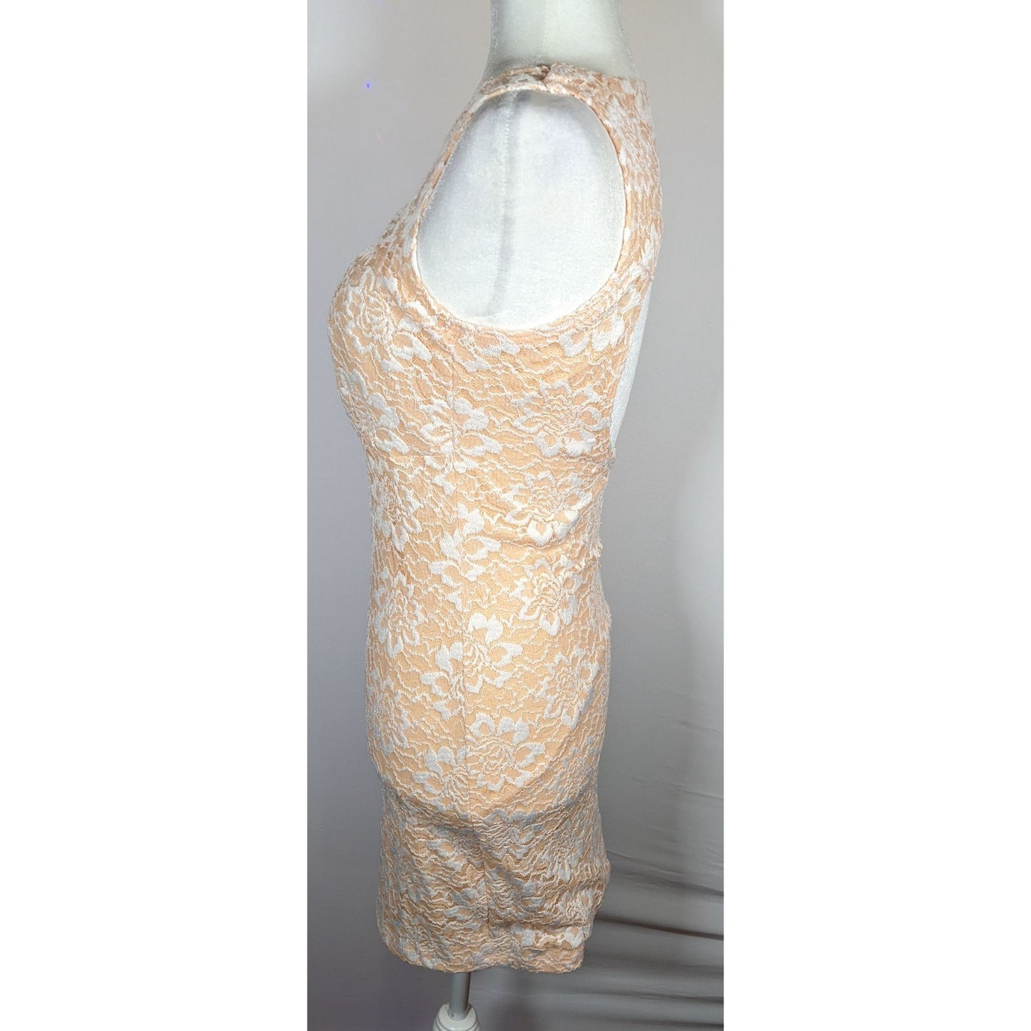 Alt. B Peach And White Floral Keyhole Open Back Bodycon Dress